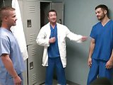 Des infirmiers baisent entre collègue dans…