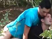 2 Français jouissent dans la forêt