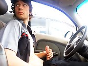 Il crache son sperme dans la voiture !